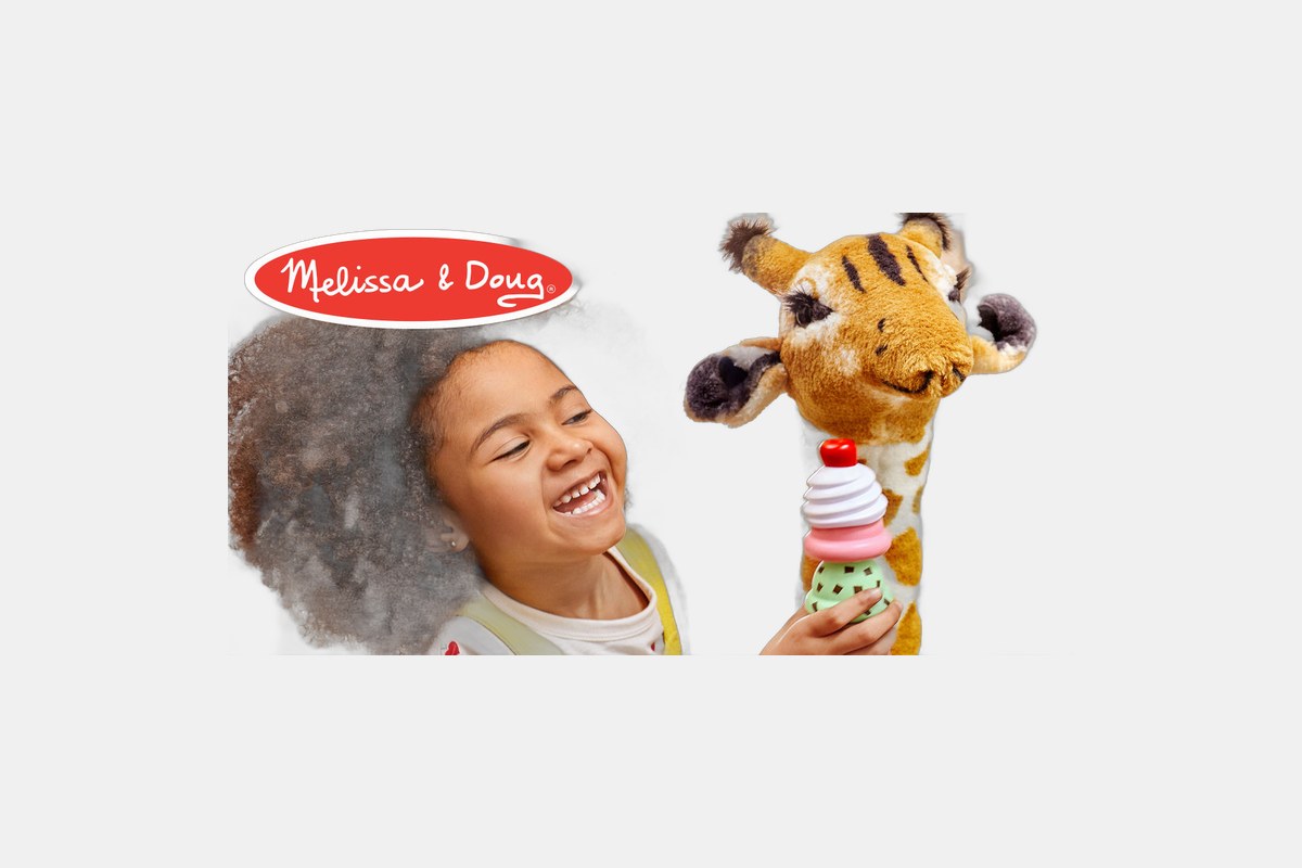 Melissa & Doug 17-Piece Wooden Take-Along Tabletop Railroad